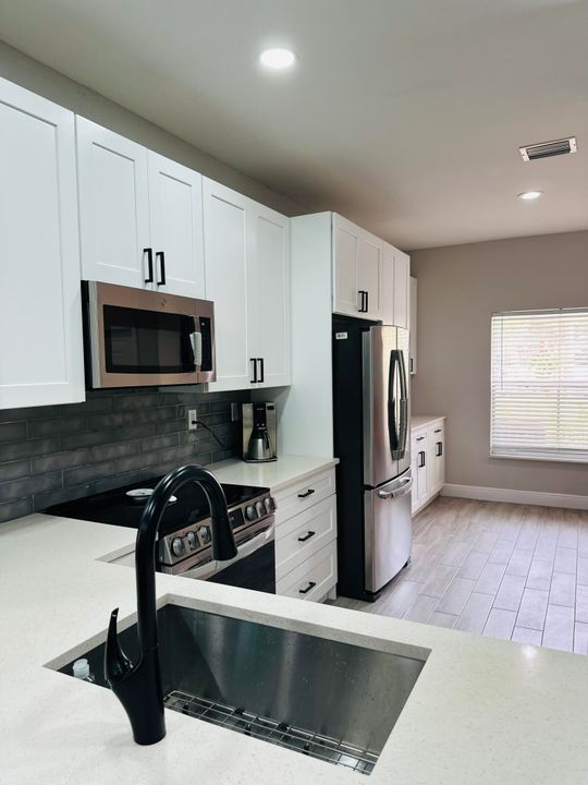Active With Contract: $2,800 (3 beds, 2 baths, 1518 Square Feet)