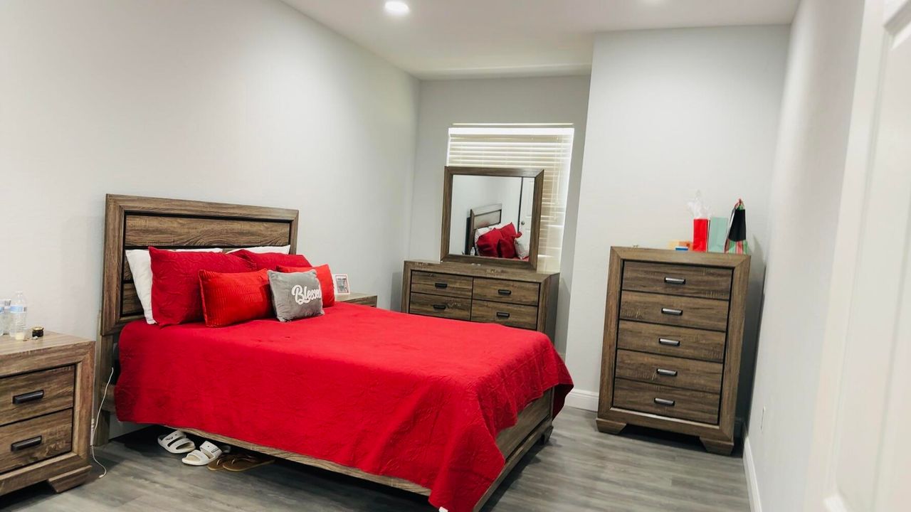 Active With Contract: $2,800 (3 beds, 2 baths, 1518 Square Feet)