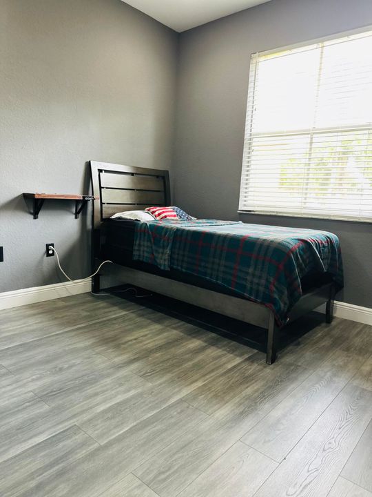 Active With Contract: $2,800 (3 beds, 2 baths, 1518 Square Feet)