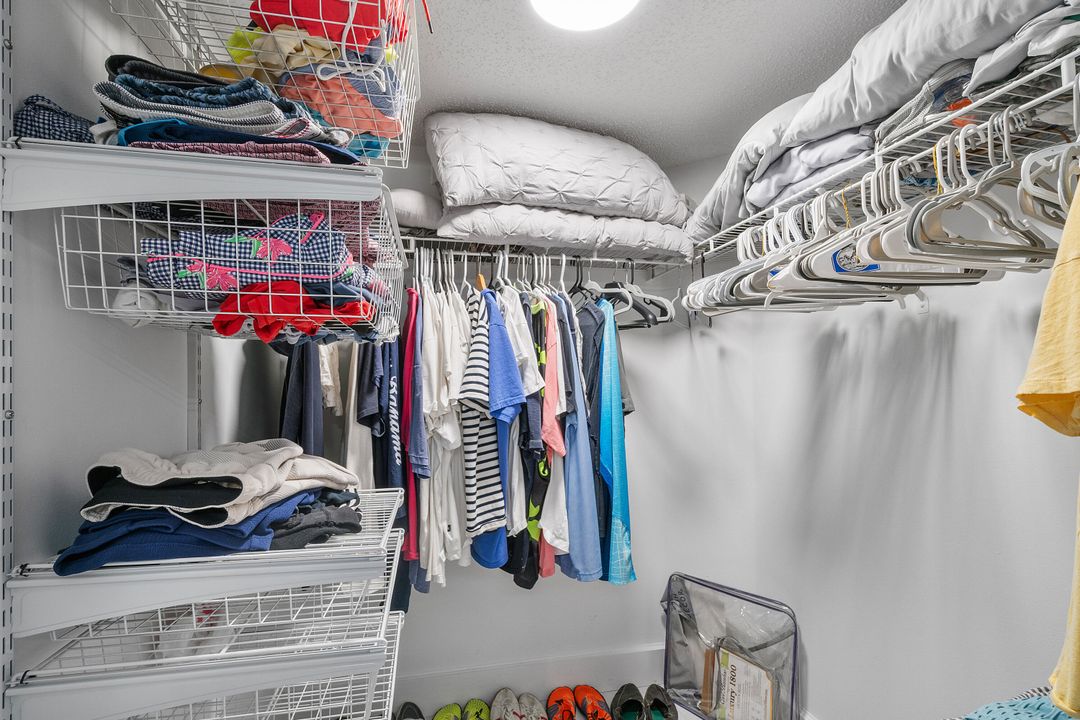 For Sale: $379,900 (3 beds, 2 baths, 1298 Square Feet)