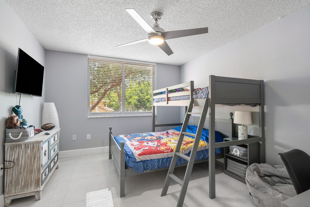 For Sale: $379,900 (3 beds, 2 baths, 1298 Square Feet)