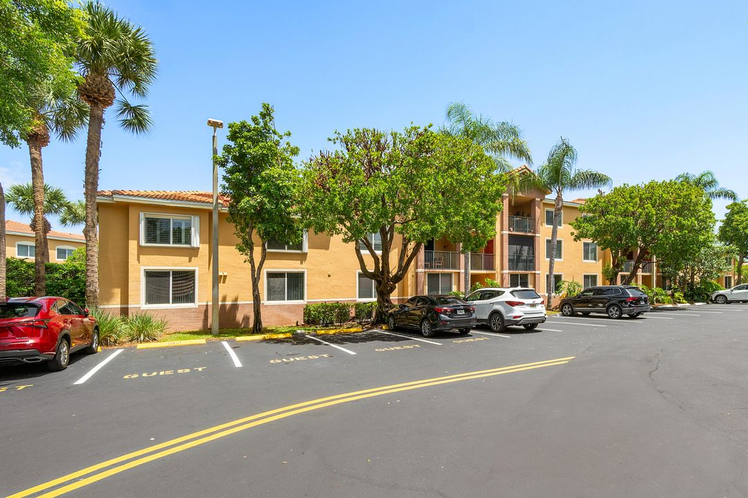 For Sale: $379,900 (3 beds, 2 baths, 1298 Square Feet)