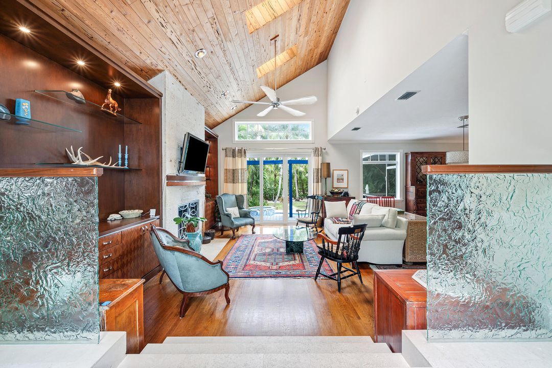 На продажу: $3,950,000 (5 спален, 4 ванн, 5776 Квадратных фут)