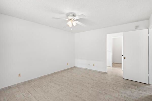 合同活跃: $383,000 (2 贝兹, 2 浴室, 1442 平方英尺)