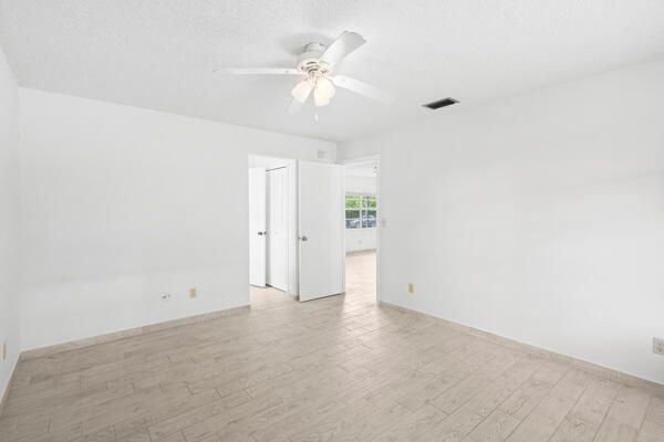 合同活跃: $383,000 (2 贝兹, 2 浴室, 1442 平方英尺)