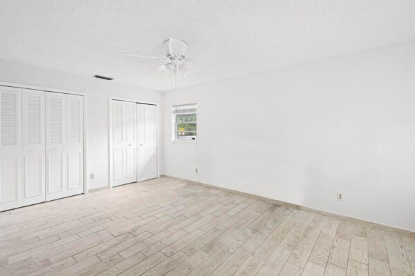 合同活跃: $383,000 (2 贝兹, 2 浴室, 1442 平方英尺)