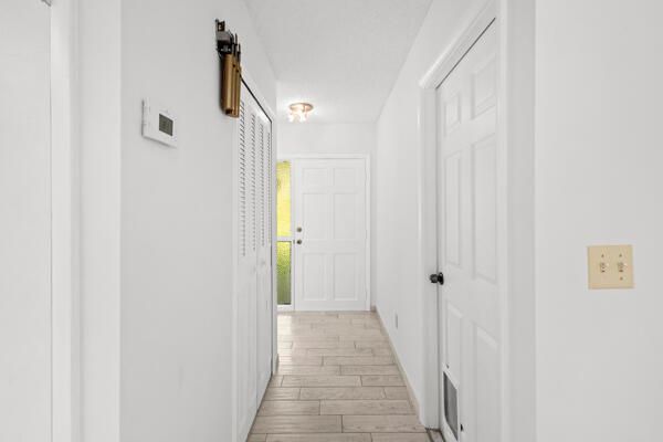 合同活跃: $383,000 (2 贝兹, 2 浴室, 1442 平方英尺)