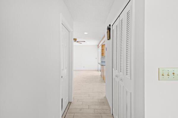 合同活跃: $383,000 (2 贝兹, 2 浴室, 1442 平方英尺)