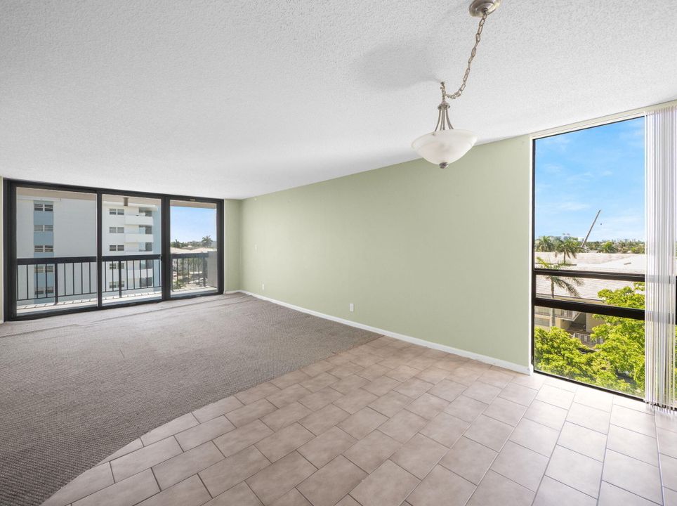 For Sale: $325,000 (2 beds, 2 baths, 1032 Square Feet)