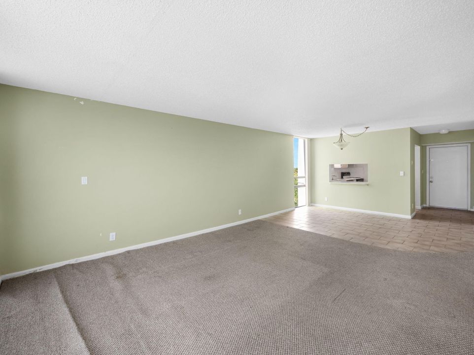 For Sale: $325,000 (2 beds, 2 baths, 1032 Square Feet)