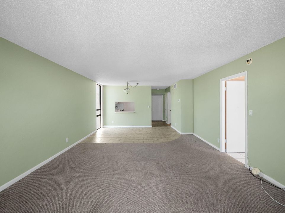 For Sale: $325,000 (2 beds, 2 baths, 1032 Square Feet)