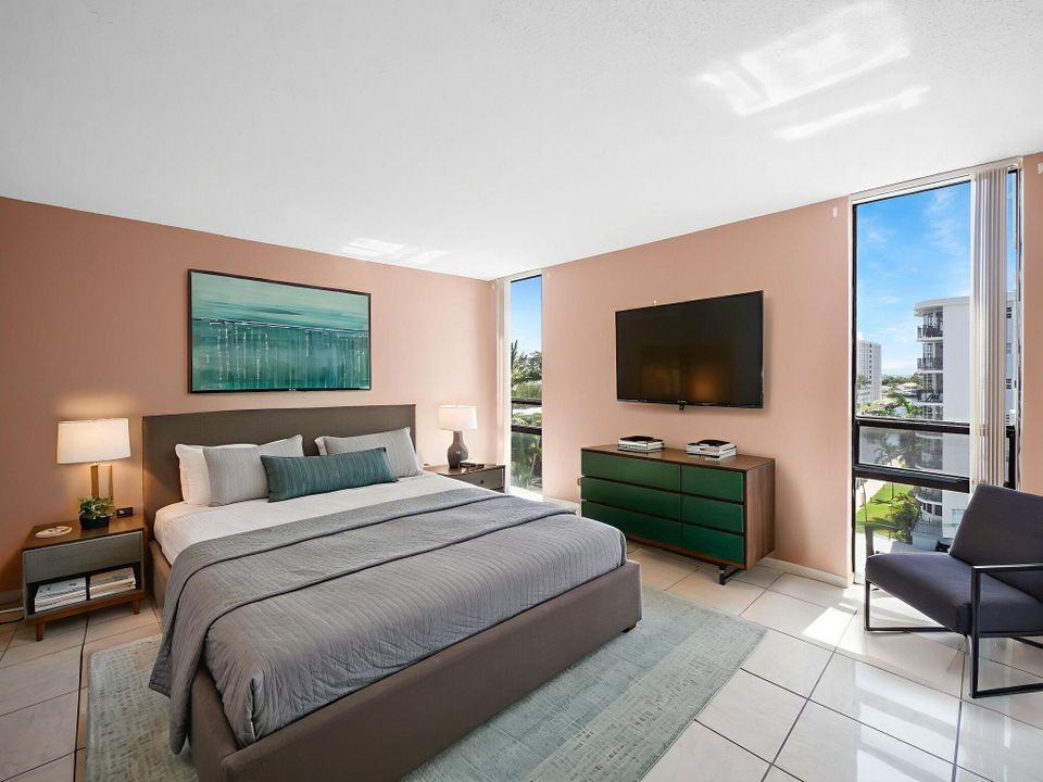 For Sale: $325,000 (2 beds, 2 baths, 1032 Square Feet)