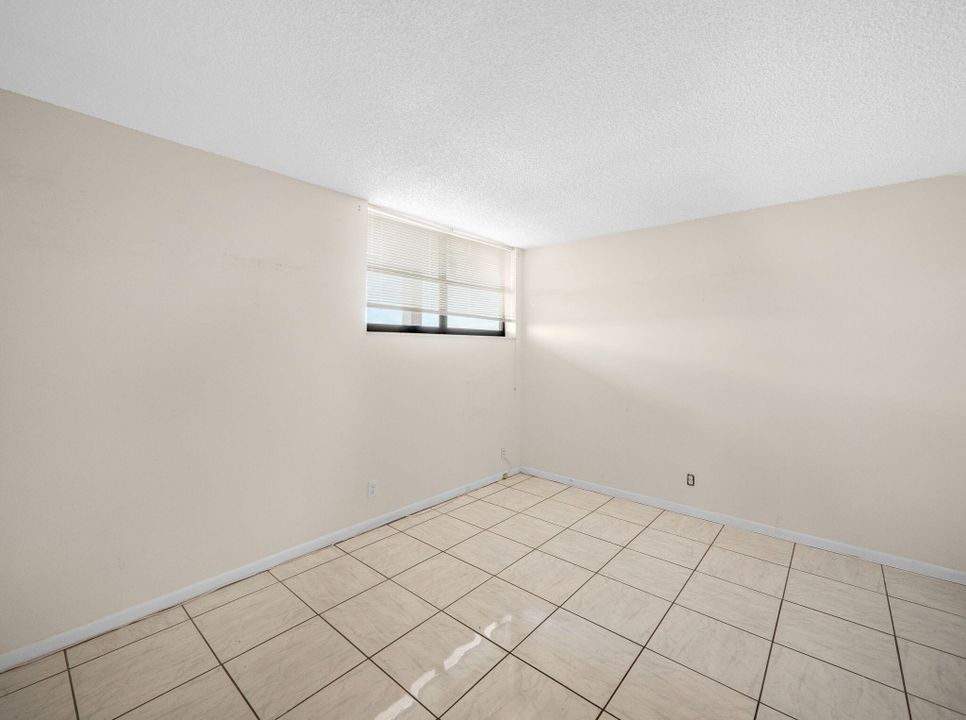 For Sale: $325,000 (2 beds, 2 baths, 1032 Square Feet)