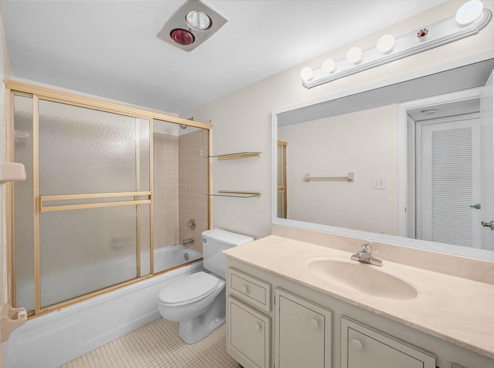 For Sale: $325,000 (2 beds, 2 baths, 1032 Square Feet)