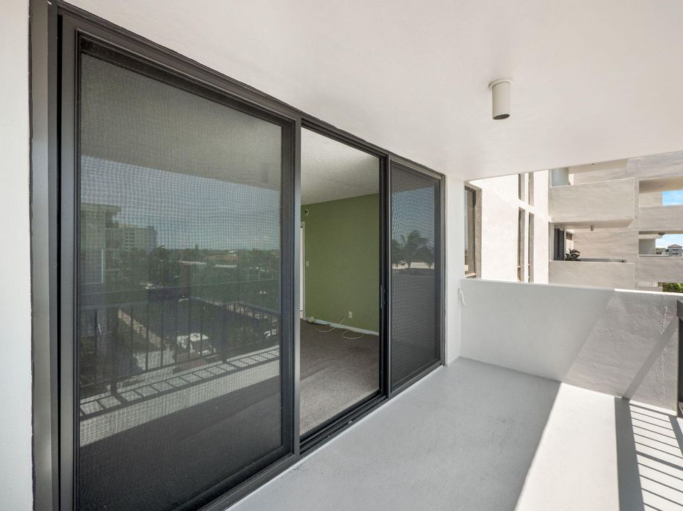 For Sale: $325,000 (2 beds, 2 baths, 1032 Square Feet)