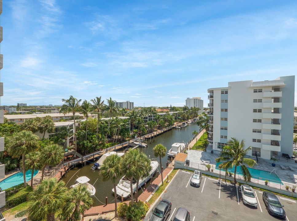 For Sale: $325,000 (2 beds, 2 baths, 1032 Square Feet)