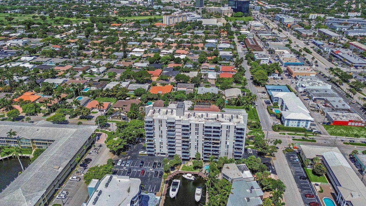 For Sale: $325,000 (2 beds, 2 baths, 1032 Square Feet)