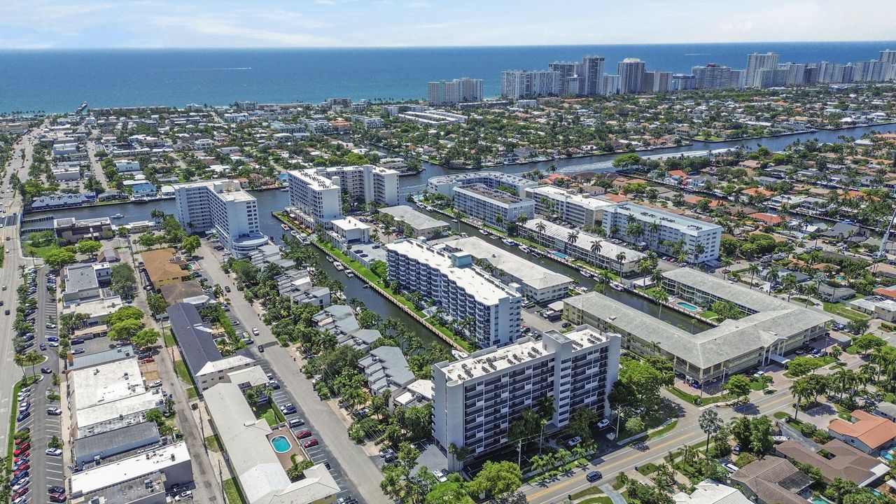 For Sale: $325,000 (2 beds, 2 baths, 1032 Square Feet)