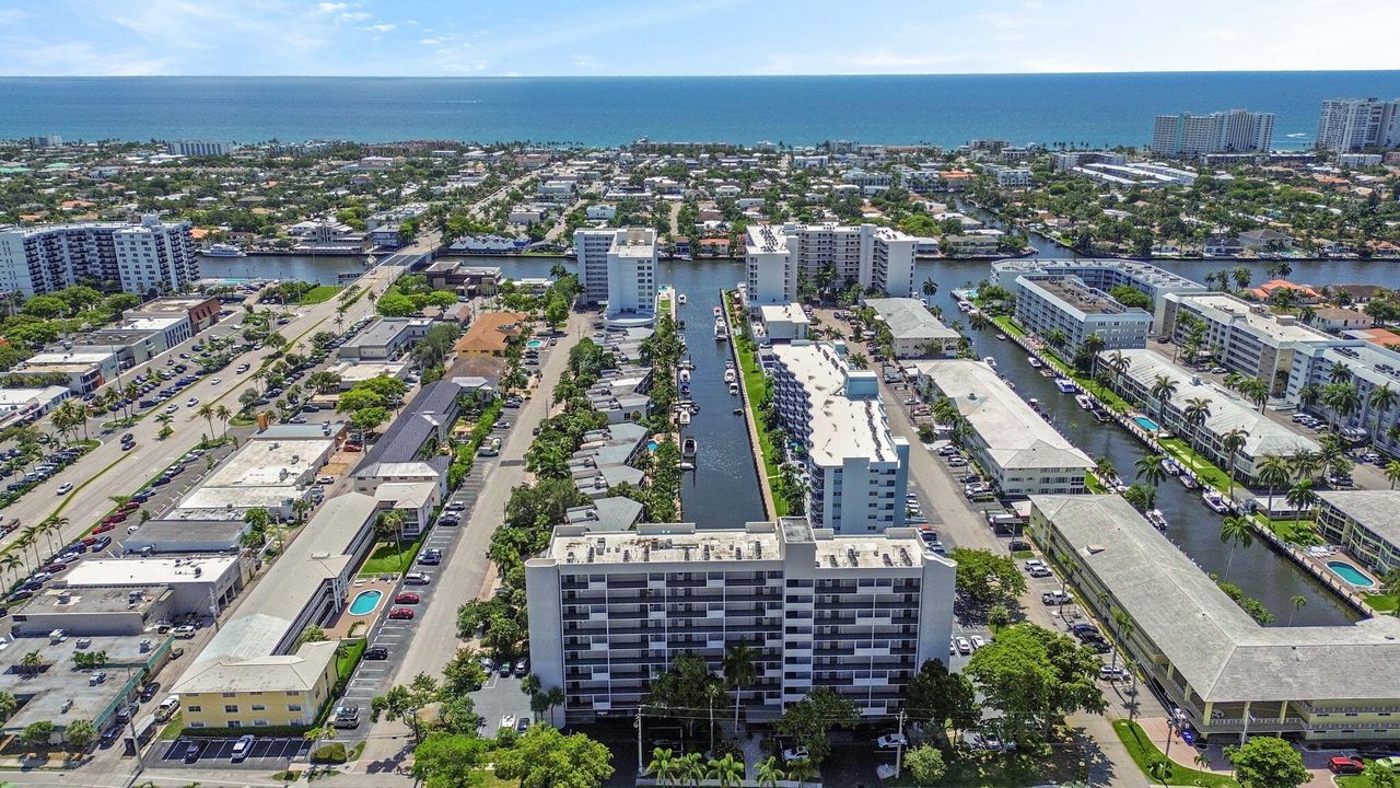 For Sale: $325,000 (2 beds, 2 baths, 1032 Square Feet)