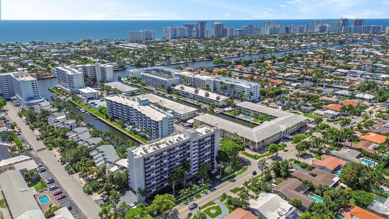 For Sale: $325,000 (2 beds, 2 baths, 1032 Square Feet)