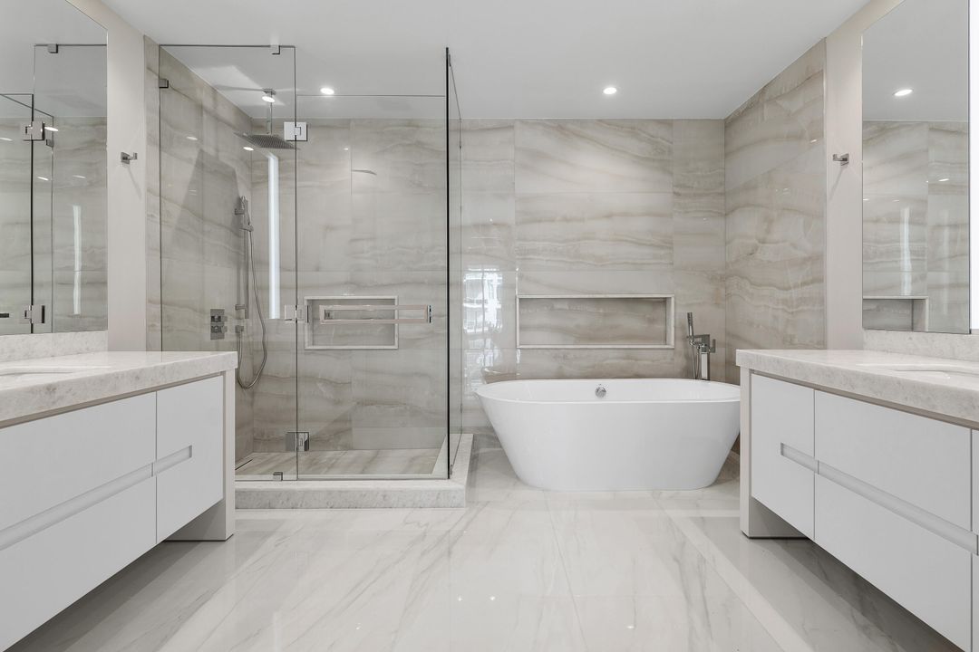 合同活跃: $2,650,000 (2 贝兹, 2 浴室, 2169 平方英尺)