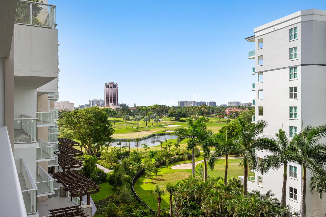 合同活跃: $2,650,000 (2 贝兹, 2 浴室, 2169 平方英尺)