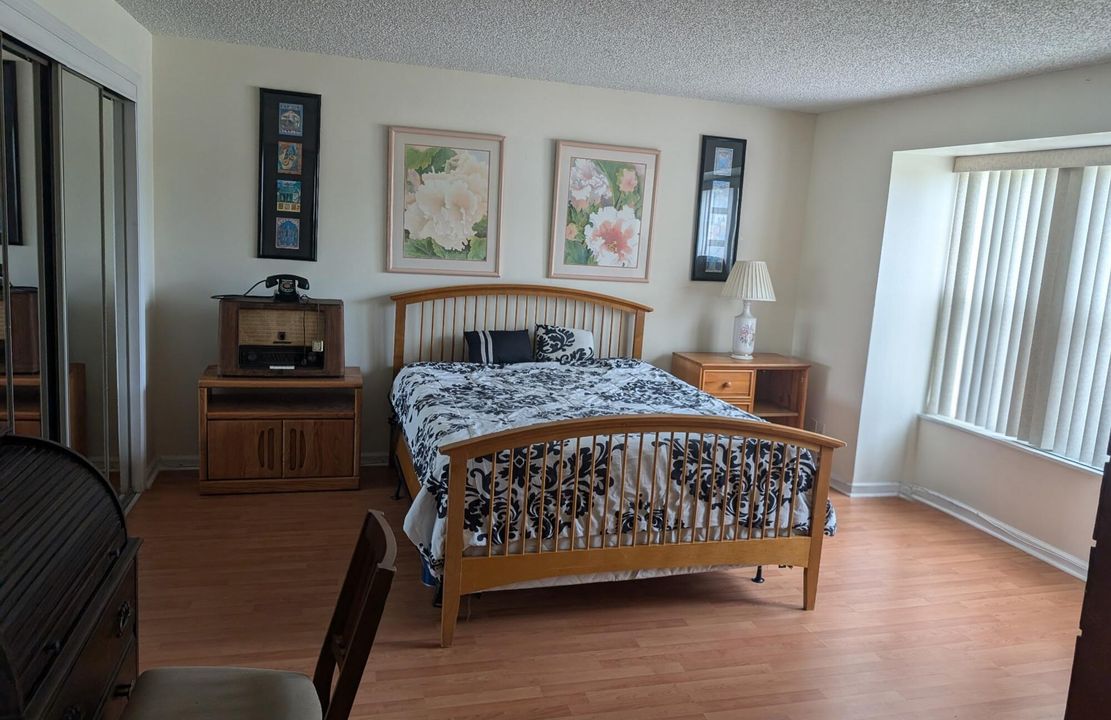 Active With Contract: $269,900 (2 beds, 2 baths, 1470 Square Feet)