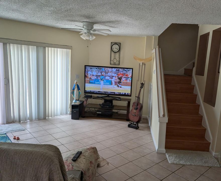 Active With Contract: $269,900 (2 beds, 2 baths, 1470 Square Feet)