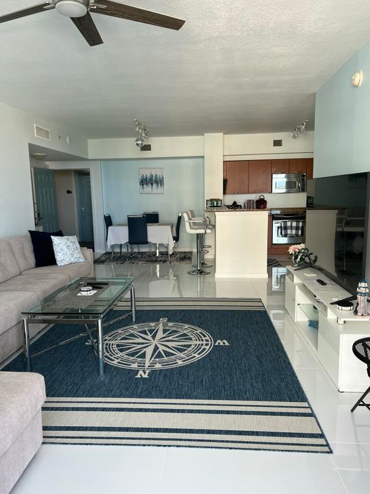 Activo con contrato: $6,000 (2 camas, 2 baños, 1129 Pies cuadrados)