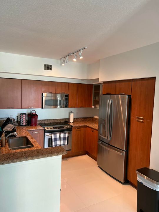 Activo con contrato: $6,000 (2 camas, 2 baños, 1129 Pies cuadrados)