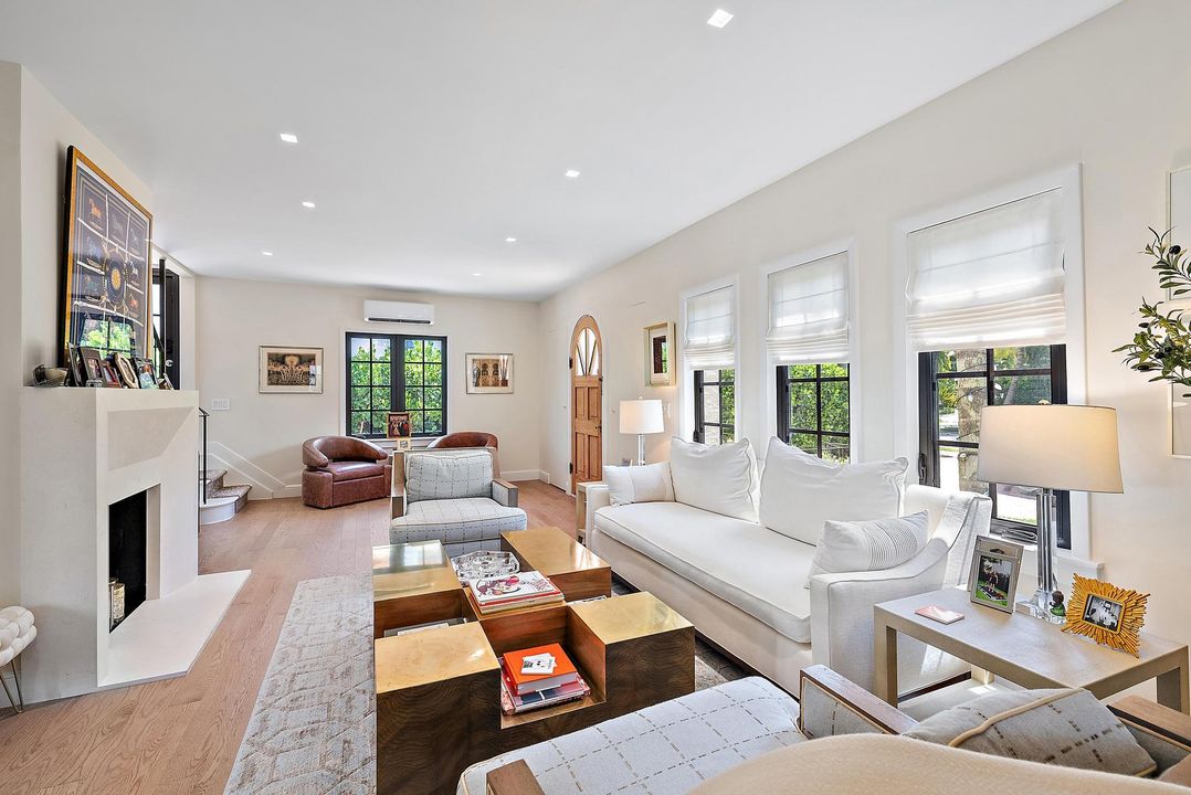 В аренду: $20,000 (4 спален, 3 ванн, 2384 Квадратных фут)