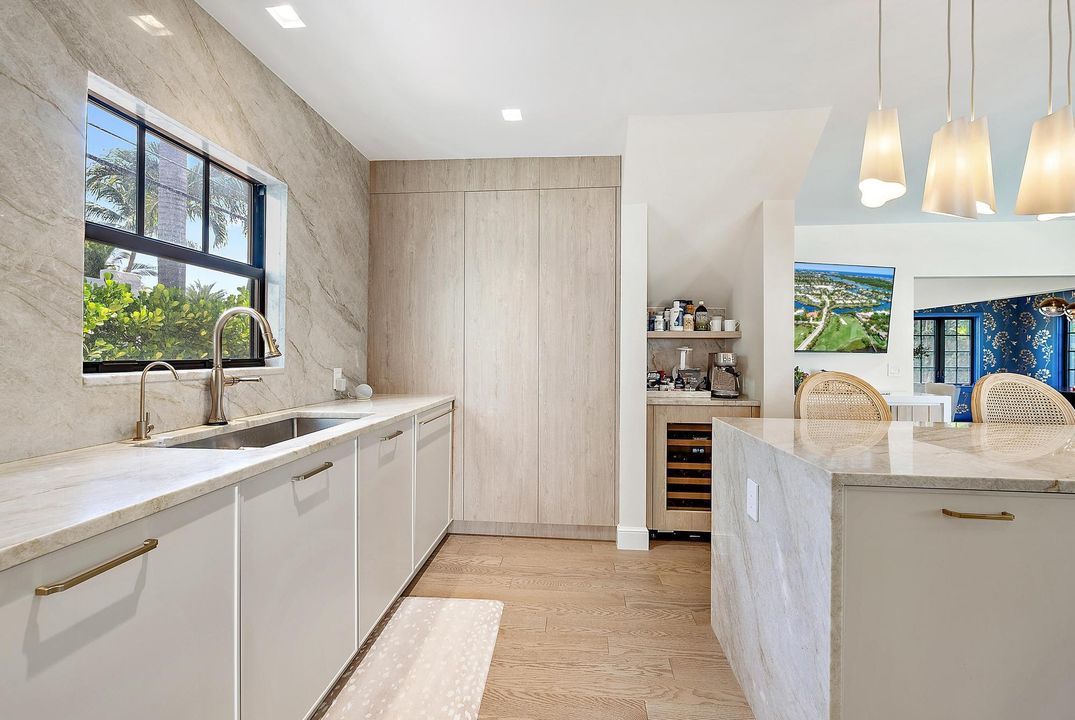 В аренду: $20,000 (4 спален, 3 ванн, 2384 Квадратных фут)