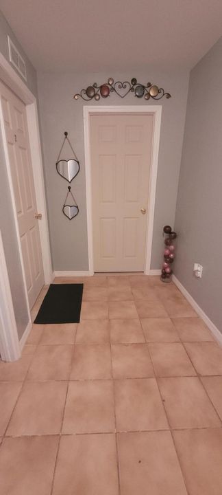 出租: $900 (1 贝兹, 1 浴室, 400 平方英尺)