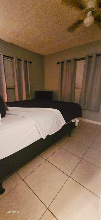 出租: $900 (1 贝兹, 1 浴室, 400 平方英尺)