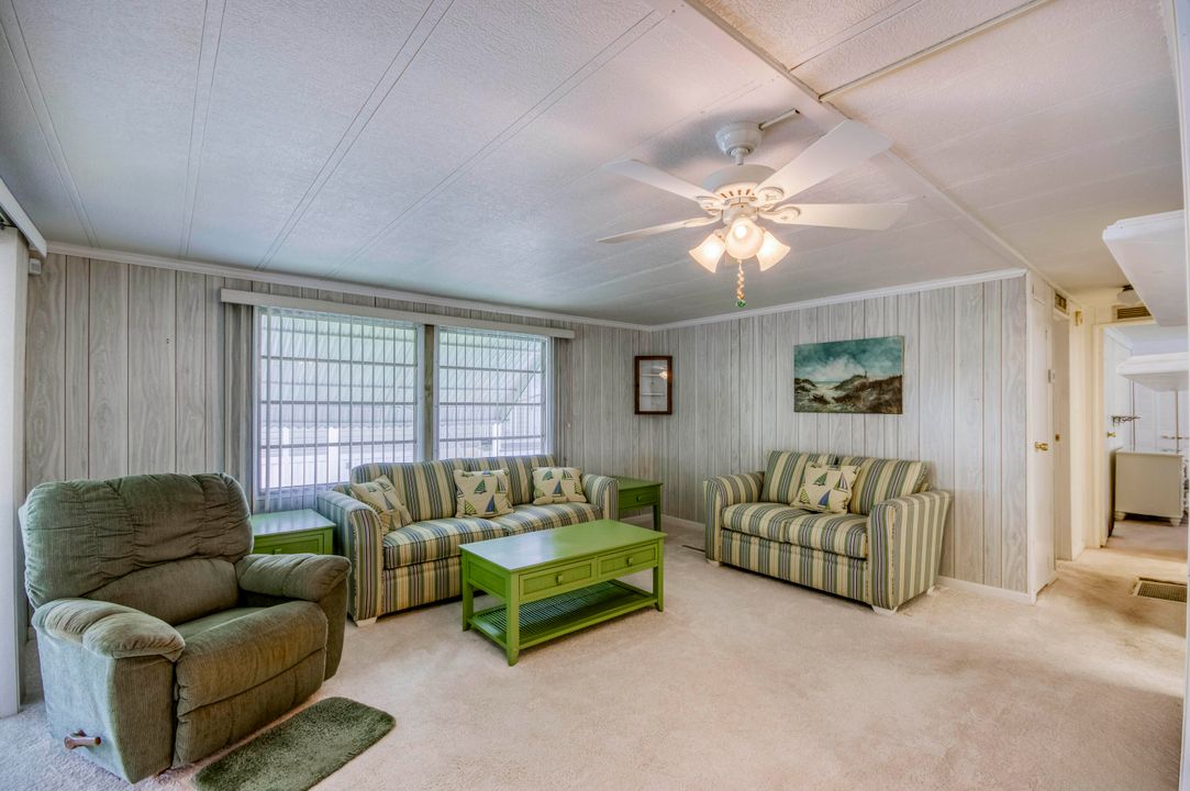 待售: $105,480 (2 贝兹, 2 浴室, 960 平方英尺)