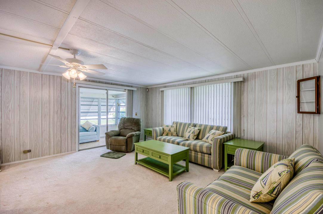 待售: $105,480 (2 贝兹, 2 浴室, 960 平方英尺)