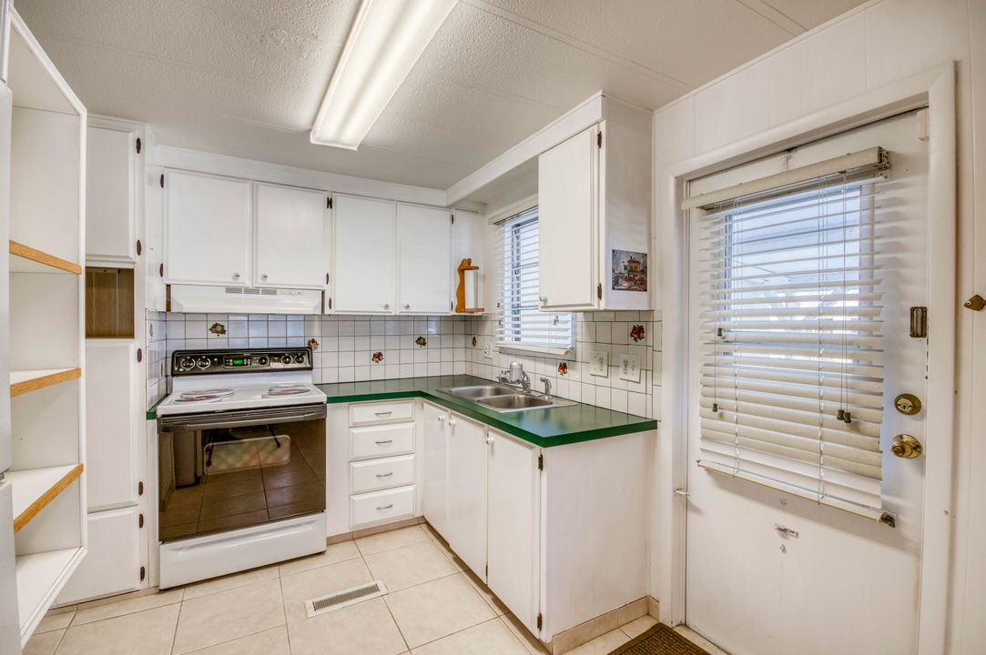 待售: $105,480 (2 贝兹, 2 浴室, 960 平方英尺)