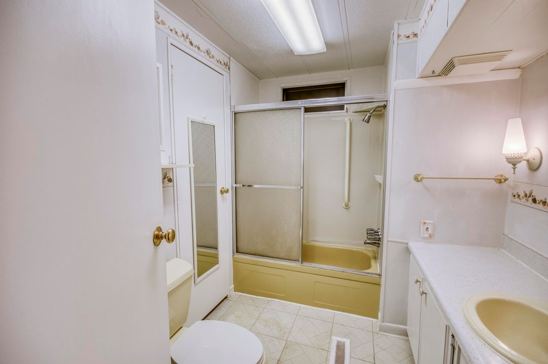 待售: $105,480 (2 贝兹, 2 浴室, 960 平方英尺)