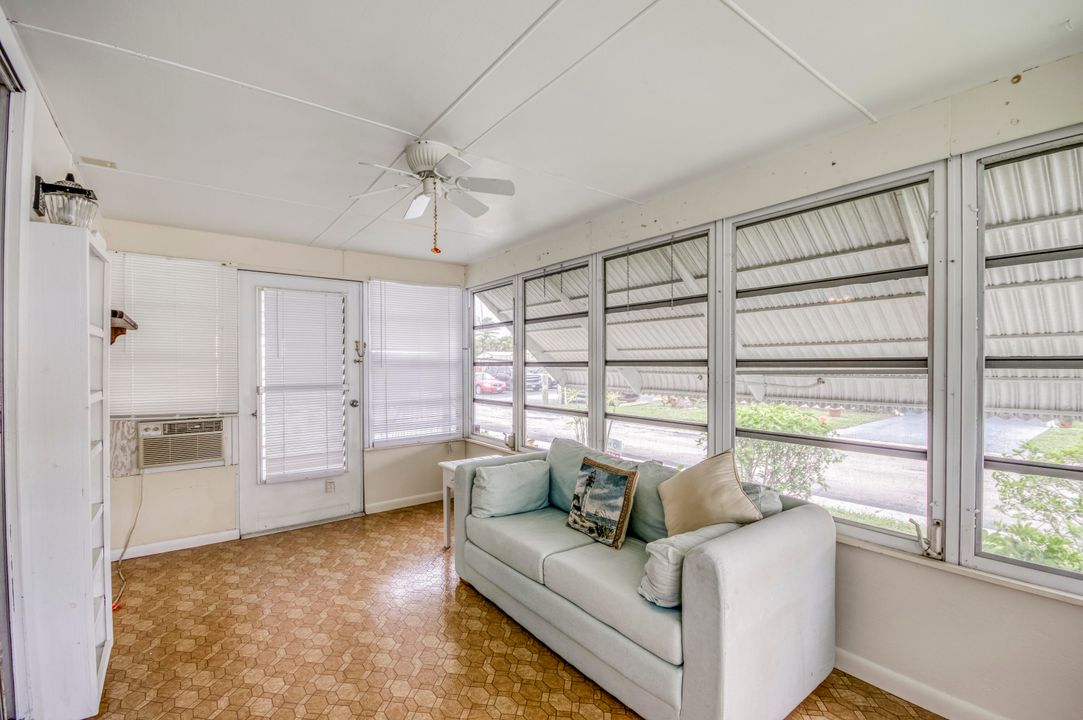 待售: $105,480 (2 贝兹, 2 浴室, 960 平方英尺)