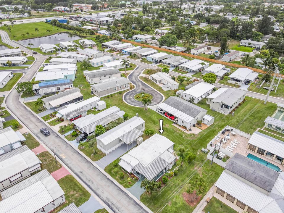 待售: $105,480 (2 贝兹, 2 浴室, 960 平方英尺)