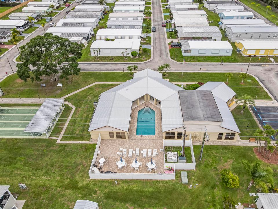 待售: $105,480 (2 贝兹, 2 浴室, 960 平方英尺)