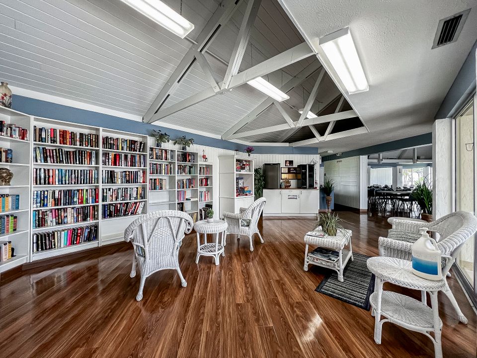 待售: $105,480 (2 贝兹, 2 浴室, 960 平方英尺)