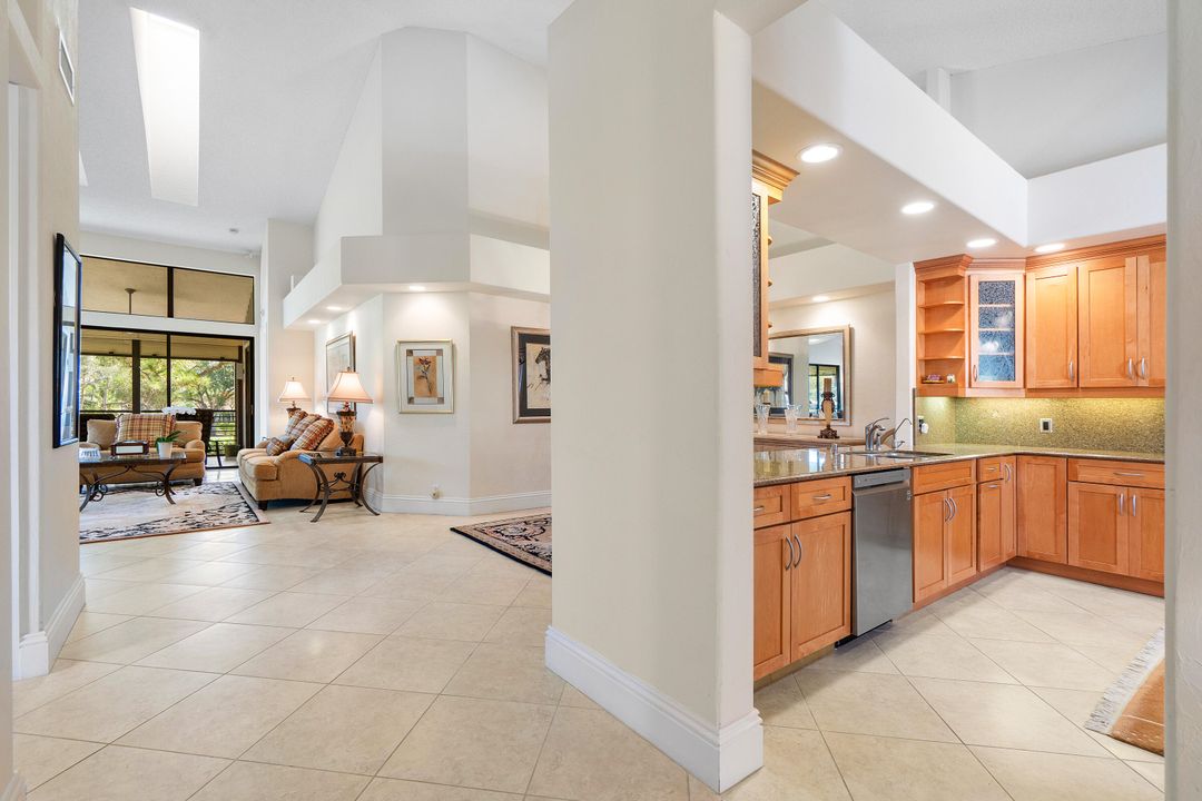 Activo con contrato: $11,500 (3 camas, 3 baños, 2483 Pies cuadrados)