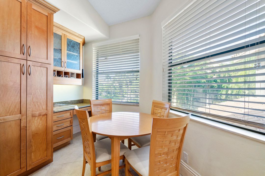 Activo con contrato: $11,500 (3 camas, 3 baños, 2483 Pies cuadrados)