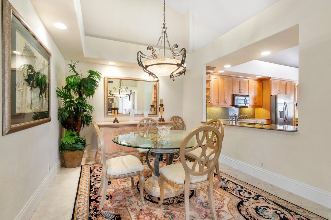 Activo con contrato: $11,500 (3 camas, 3 baños, 2483 Pies cuadrados)