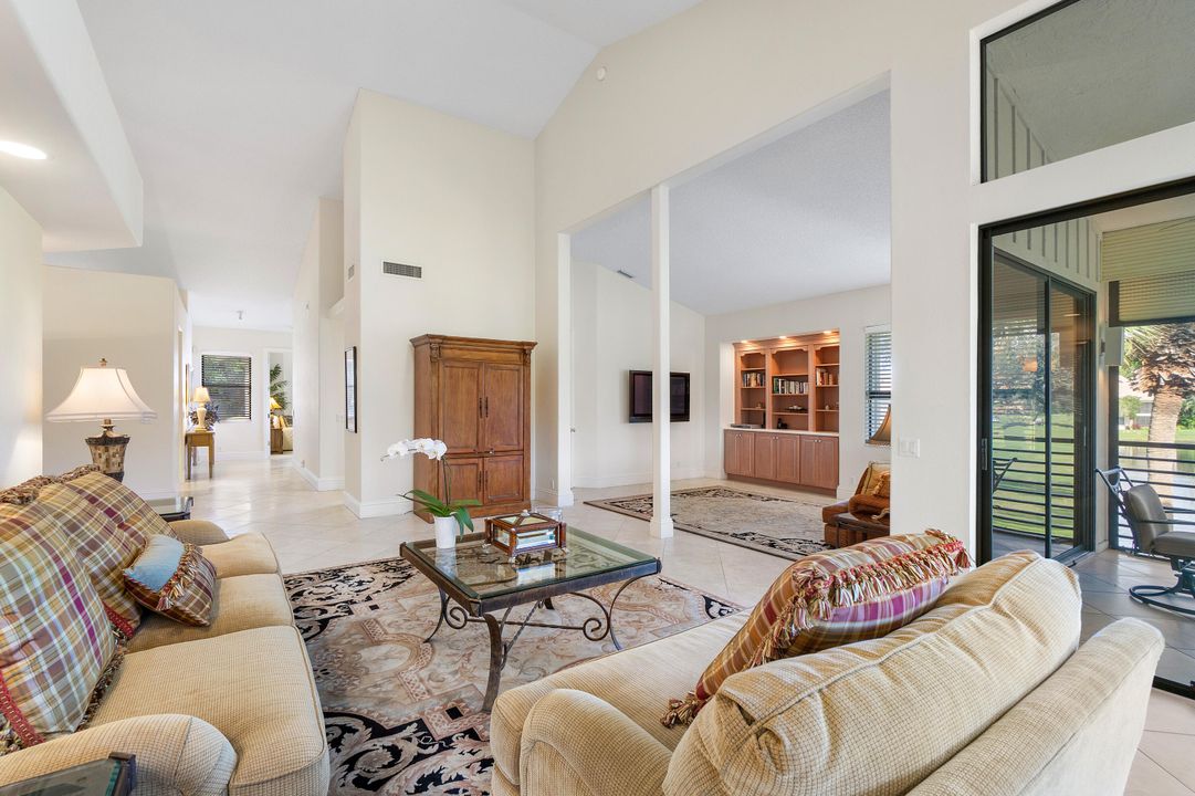 Activo con contrato: $11,500 (3 camas, 3 baños, 2483 Pies cuadrados)