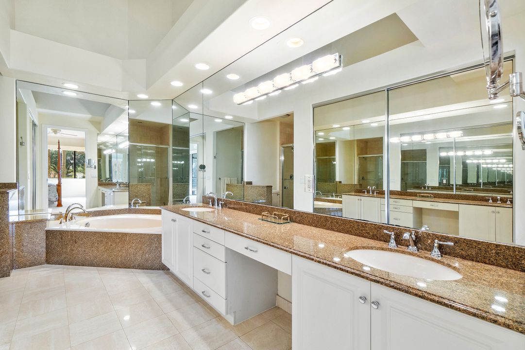 Activo con contrato: $11,500 (3 camas, 3 baños, 2483 Pies cuadrados)