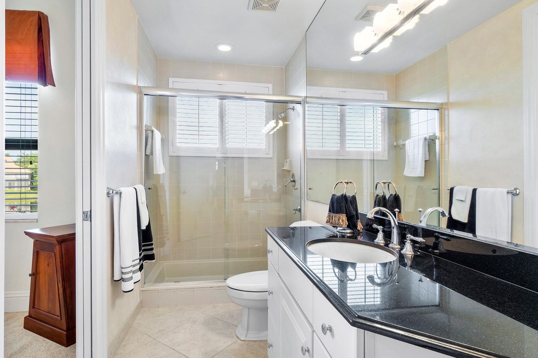 Activo con contrato: $11,500 (3 camas, 3 baños, 2483 Pies cuadrados)