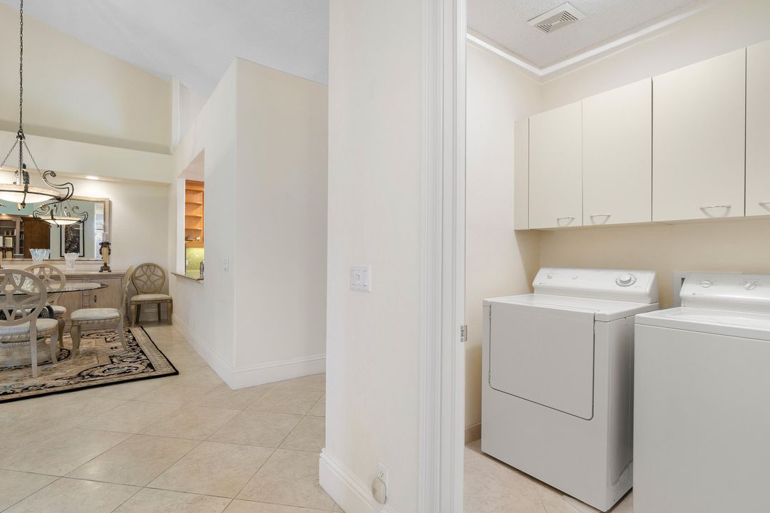 Activo con contrato: $11,500 (3 camas, 3 baños, 2483 Pies cuadrados)