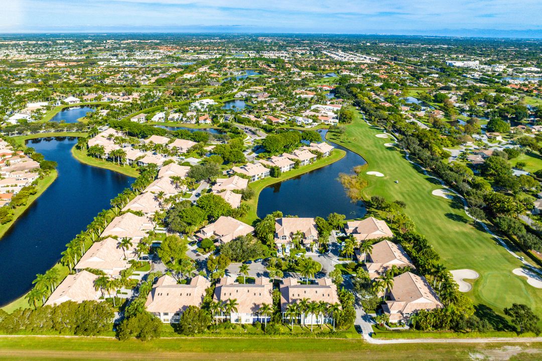 Activo con contrato: $11,500 (3 camas, 3 baños, 2483 Pies cuadrados)